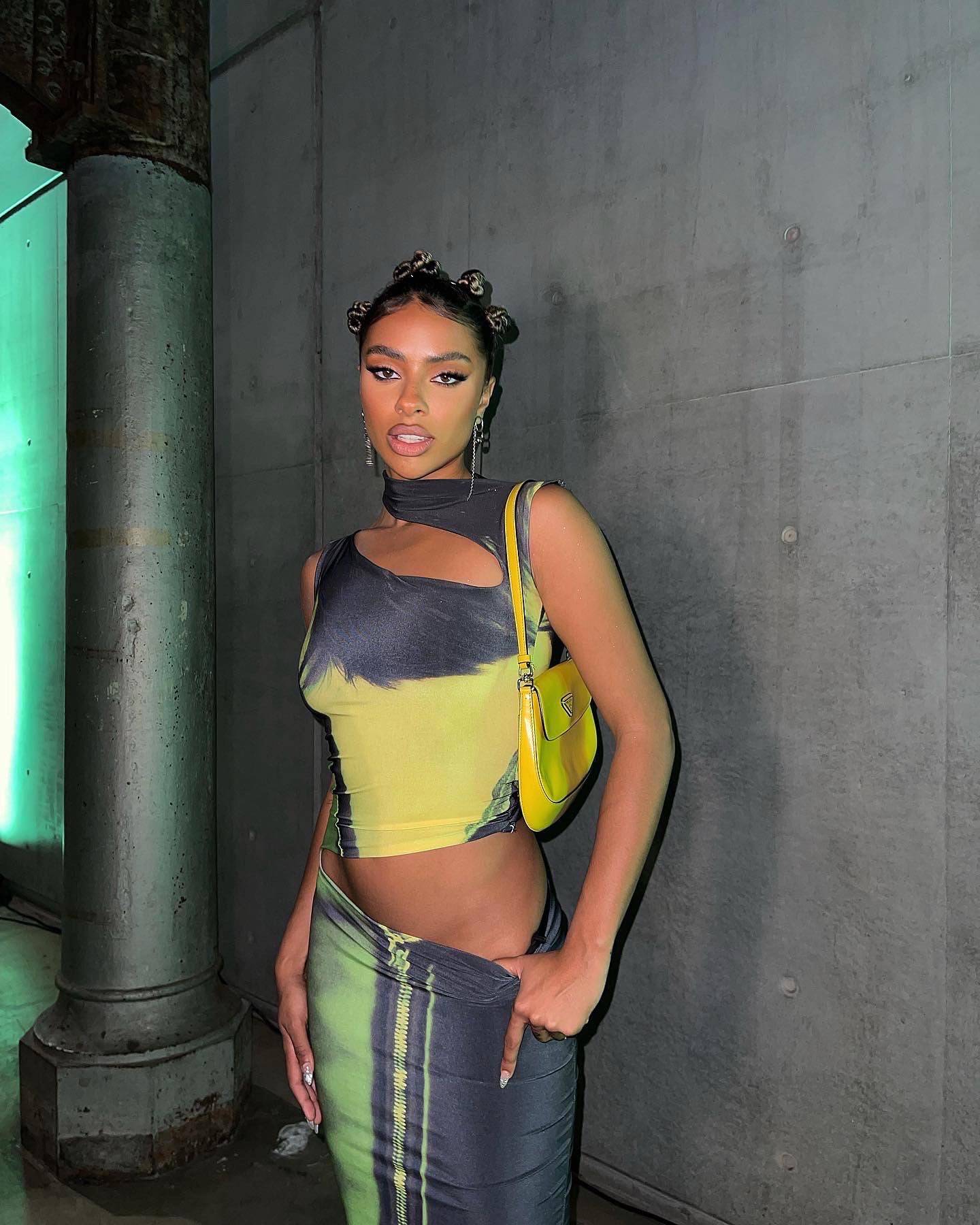 Tara Hakin - Green Zip Jersey Dress with Gloves - Rent Club