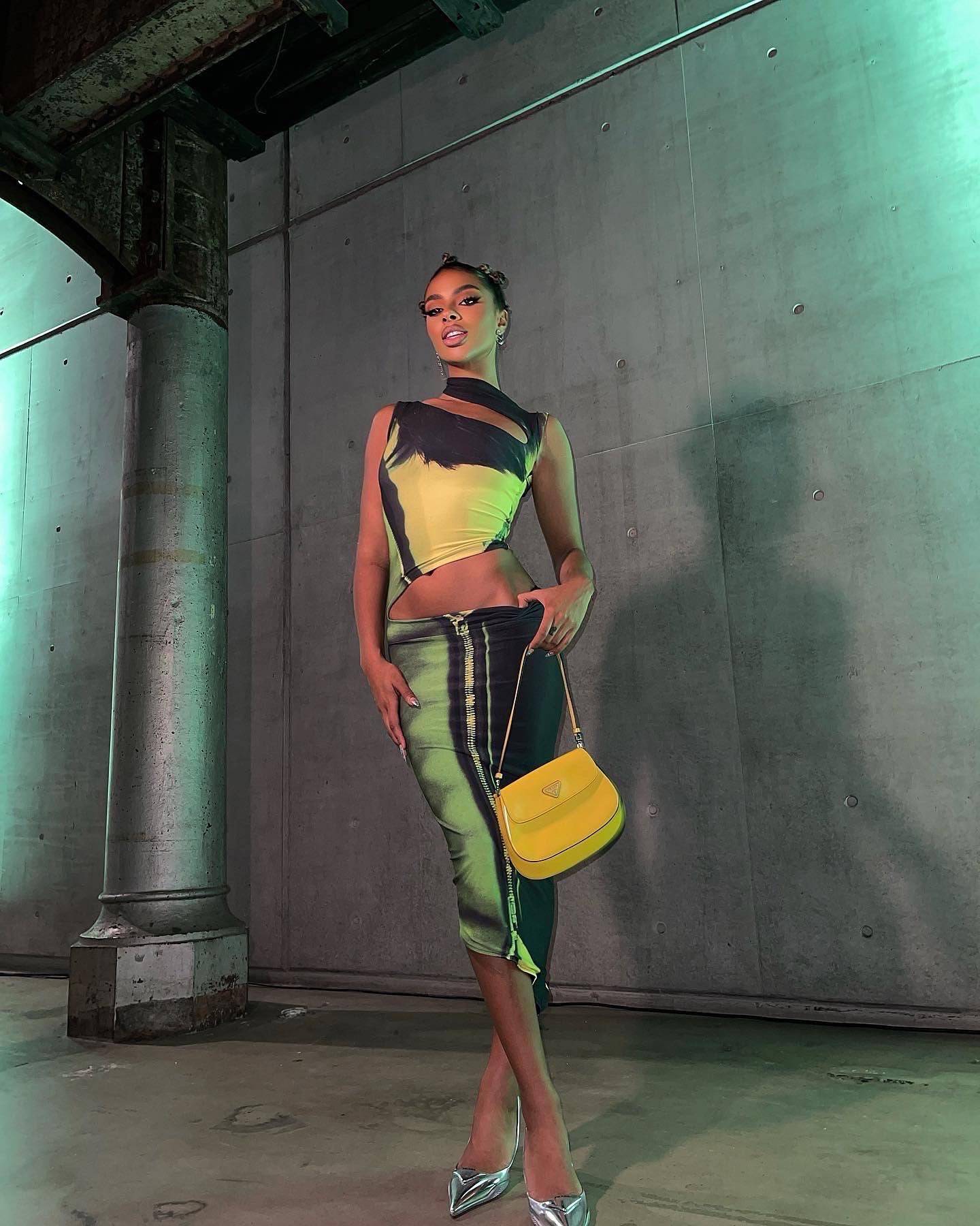 Tara Hakin - Green Zip Jersey Dress with Gloves - Rent Club